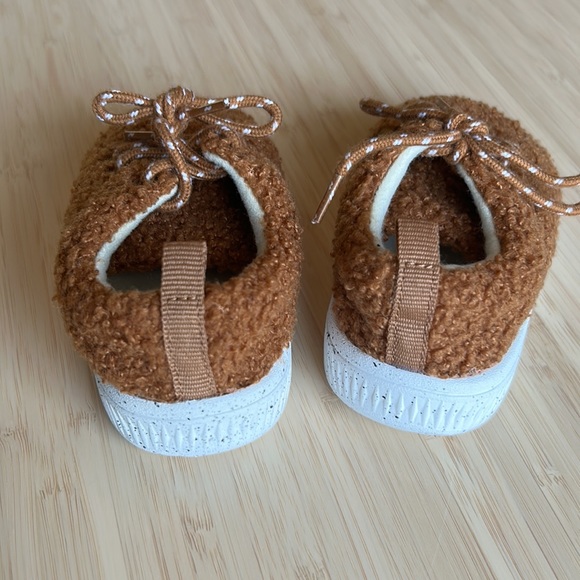 Baby Gap Teddy Sneakers - Picture 4 of 5